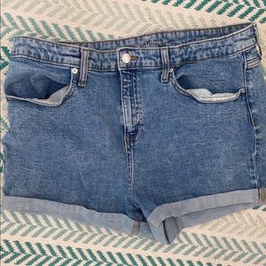 High raised vintage looking shorts